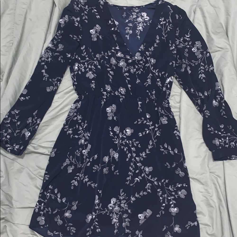 EUC Gap navy and floral wrap dress